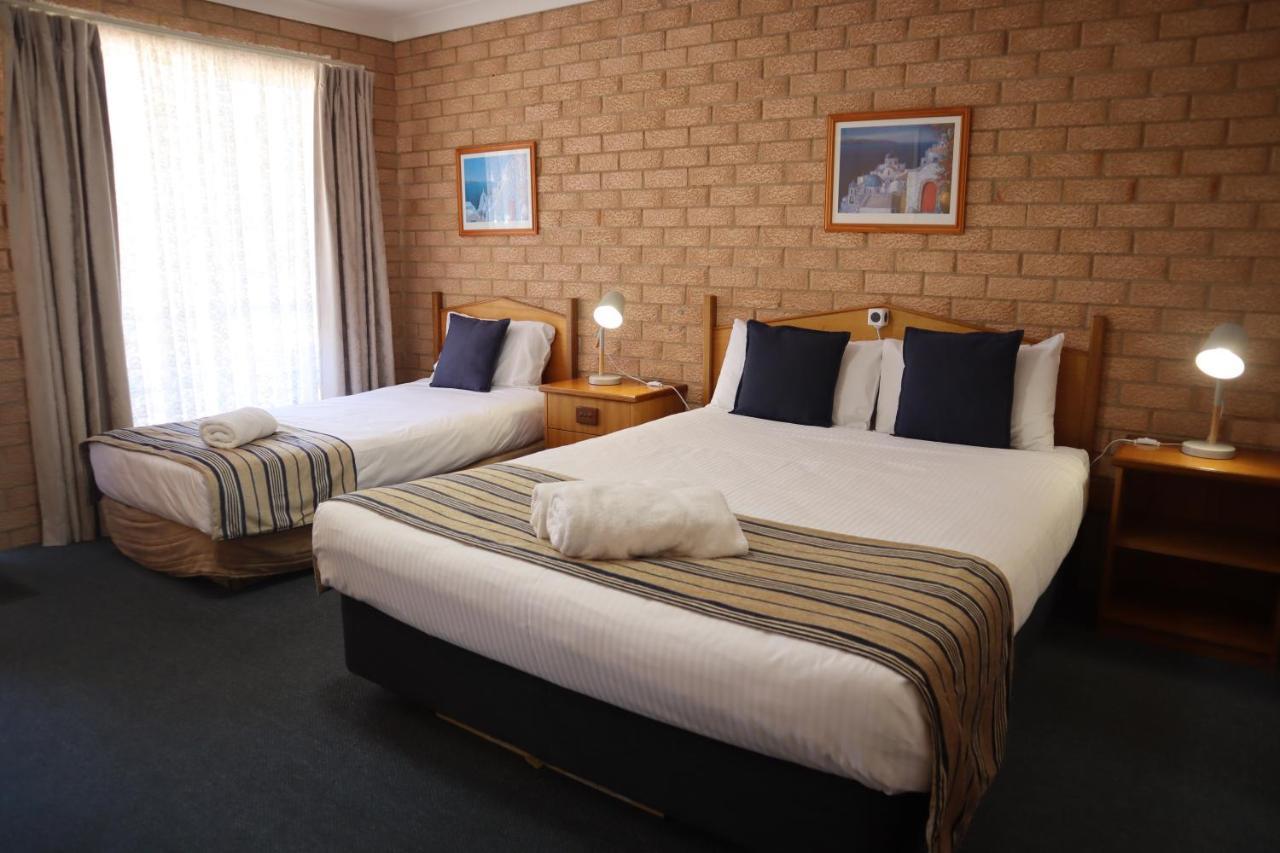 Golden Chain Aalana Motor Inn カウラ エクステリア 写真