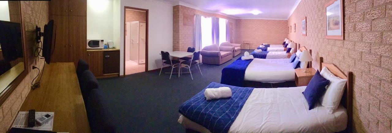 Golden Chain Aalana Motor Inn カウラ エクステリア 写真
